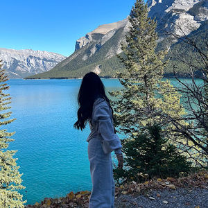 Meet your Posher, Cassandra